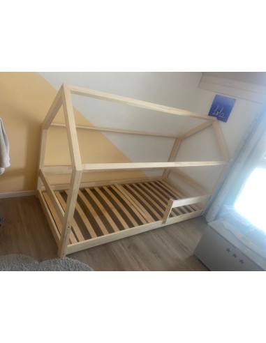 Lit cabane avec barrière amovible