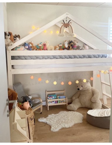 Lit à étage simple avec échelle de côté