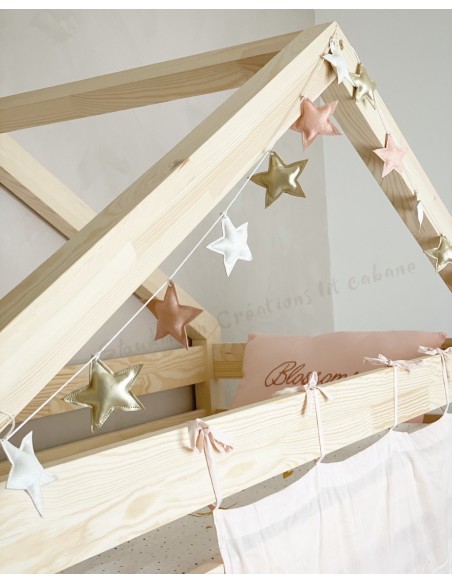 Lit à étage simple avec échelle de côté