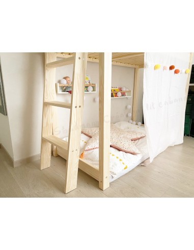 Lit à étage simple avec échelle de côté