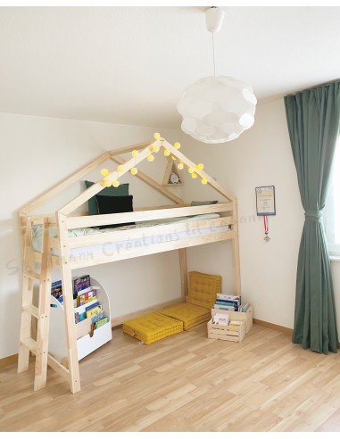 Lit à étage simple avec échelle de côté