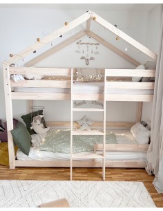 Lit à étage double avec échelle devant