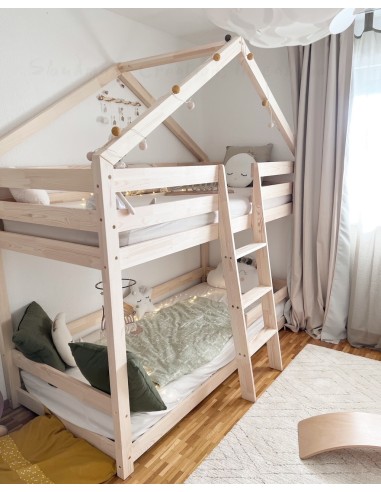 Lit à étage double avec échelle devant