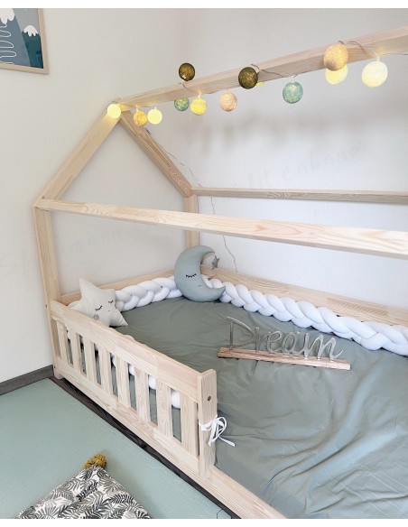 Lit cabane avec barreaux non-amovibles