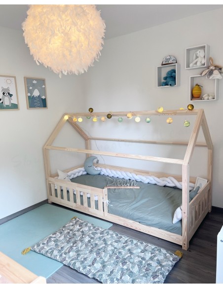 Lit cabane avec barreaux non-amovibles