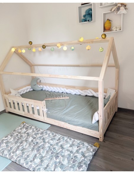 Lit cabane avec barreaux non-amovibles