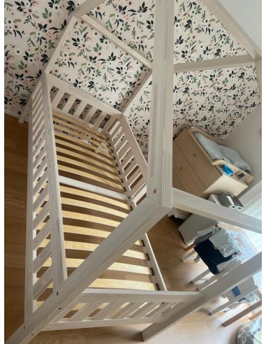 Lit cabane inversé avec barreaux non-amovibles