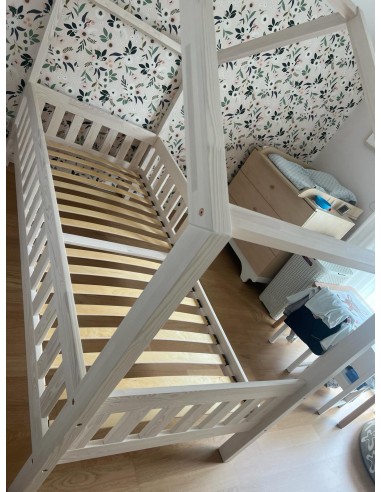 Lit cabane inversé avec barreaux non-amovibles